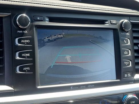 Used 2019 Toyota Highlander XLE w/ Protection Package #3 AWD/4WD image 19