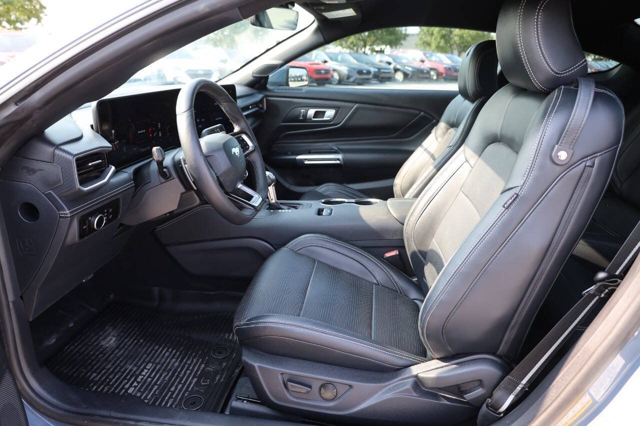Used 2025 Ford Mustang GT Premium RWD image 13