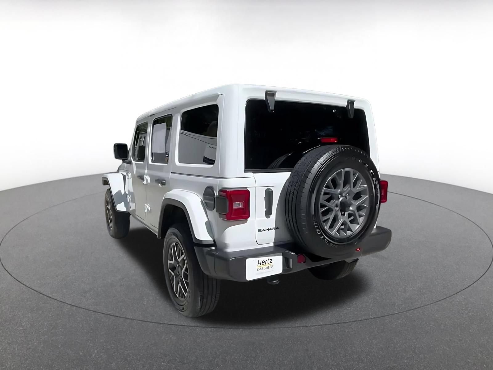 Used 2025 Jeep Wrangler Unlimited Sahara AWD/4WD image 15