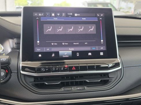 New 2026 Jeep Compass Latitude AWD/4WD image 18