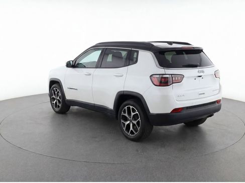 Used 2024 Jeep Compass Limited AWD/4WD image 3