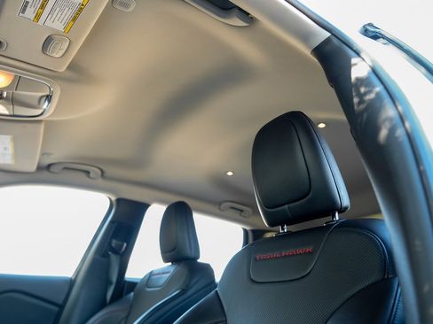 Used 2022 Jeep Cherokee Trailhawk w/ Premium Leather Package image 44