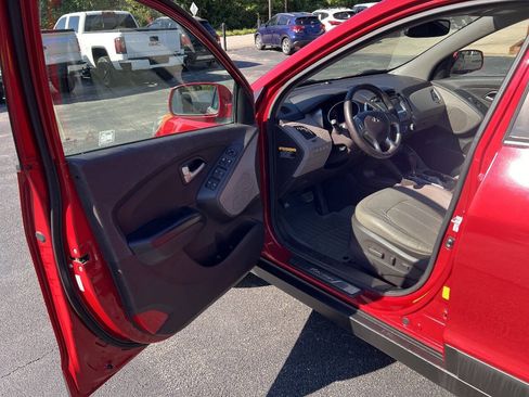 Used 2012 Hyundai Tucson Limited w/ Premium Pkg AWD/4WD image 10