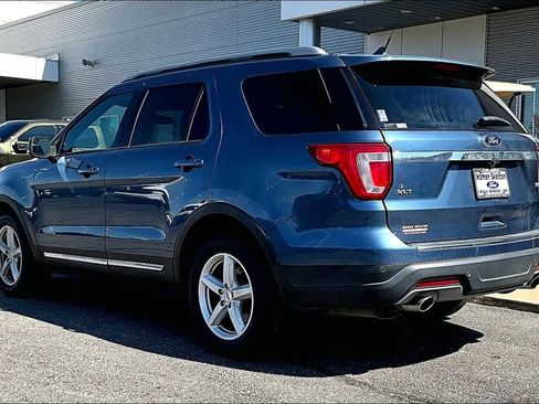 Used 2018 Ford Explorer XLT w/ Equipment Group 202A image 3