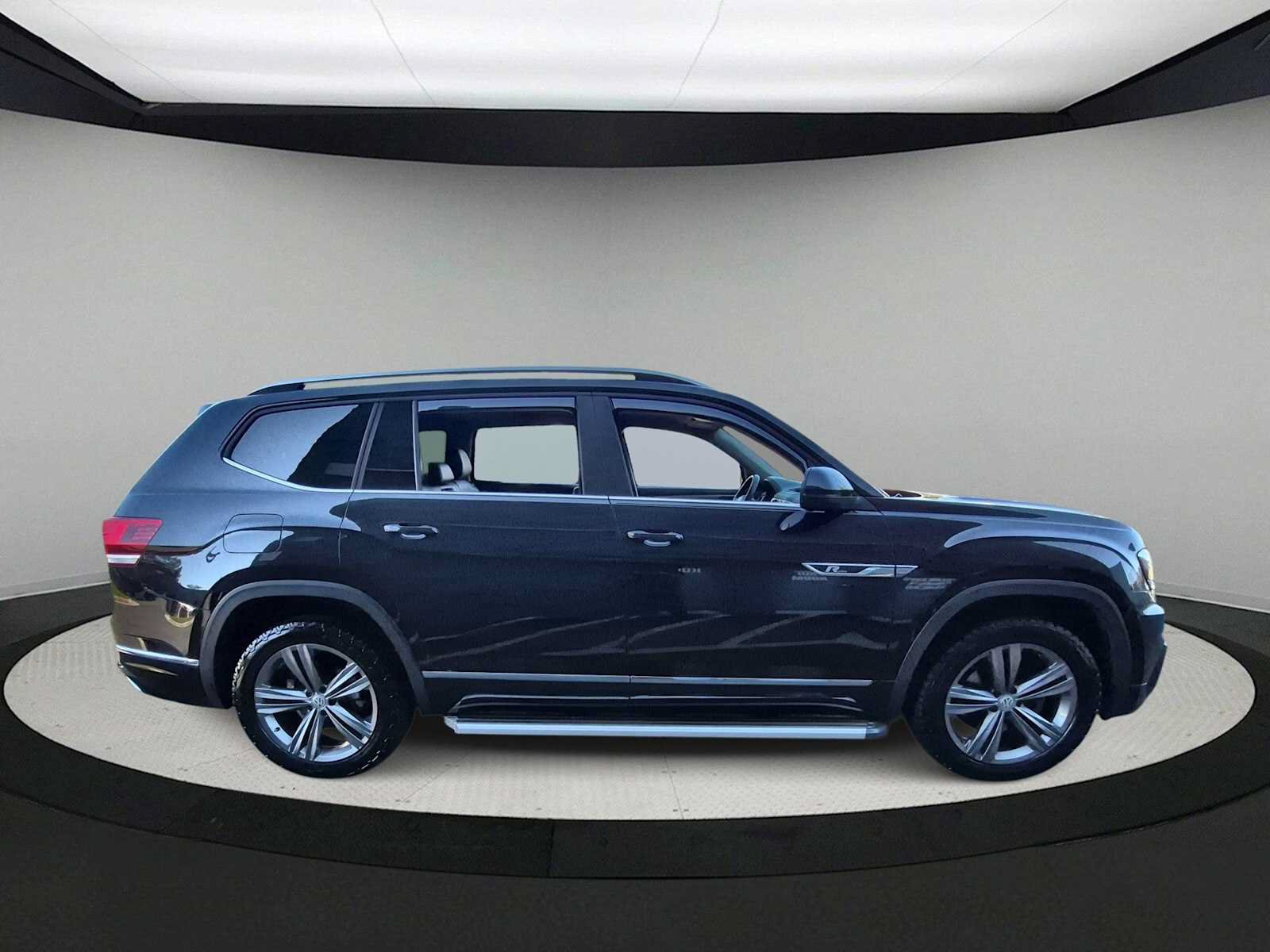 Used 2019 Volkswagen Atlas SEL R-Line AWD/4WD image 9