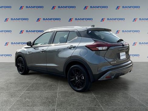 Used 2023 Nissan Kicks SV FWD image 3