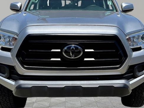Used 2021 Toyota Tacoma SR AWD/4WD image 31