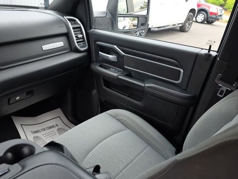 Used 2024 RAM 2500 Big Horn AWD/4WD image 27