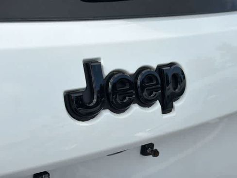 Used 2019 Jeep Grand Cherokee Altitude AWD/4WD image 29
