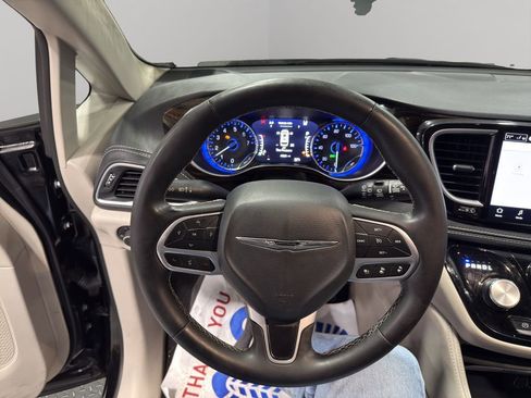 Used 2024 Chrysler Pacifica Limited w/ Trailer Tow Group image 19