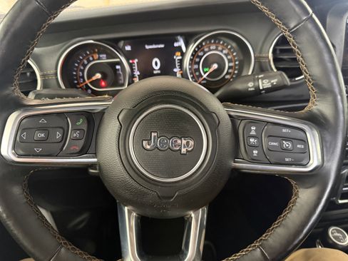 Used 2021 Jeep Gladiator Overland AWD/4WD image 15