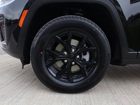 New 2026 Jeep Grand Cherokee Altitude AWD/4WD image 30