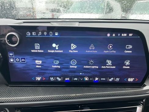 Used 2024 Chevrolet Traverse RS image 34