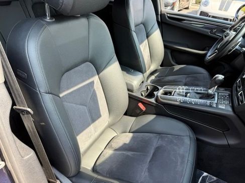 Used 2020 Porsche Macan AWD/4WD image 18