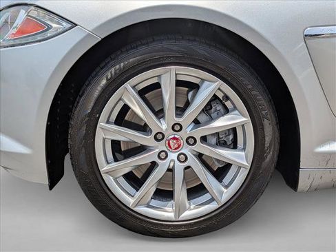 Used 2015 Jaguar XF Premium RWD image 24