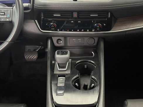 Used 2024 Nissan Rogue Platinum w/ Platinum Premium Package FWD image 17