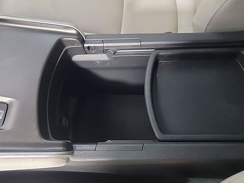 Certified 2018 Honda Accord LX image 32