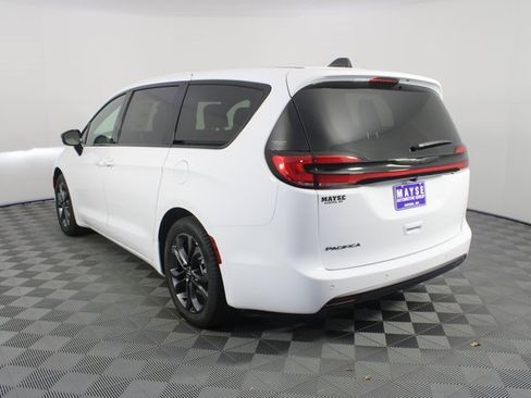 New 2026 Chrysler Pacifica Select image 25
