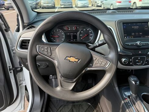 Used 2021 Chevrolet Equinox LS w/ LS Convenience Package FWD image 16