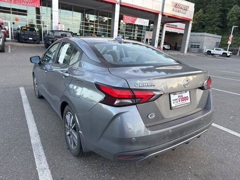 Used 2020 Nissan Versa SV FWD image 5