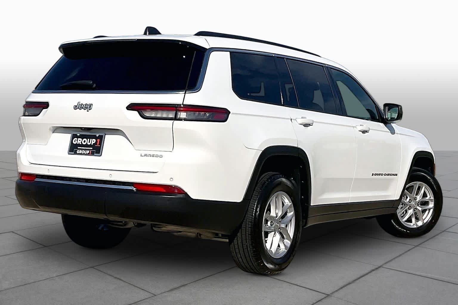 Used 2024 Jeep Grand Cherokee L Laredo RWD image 12