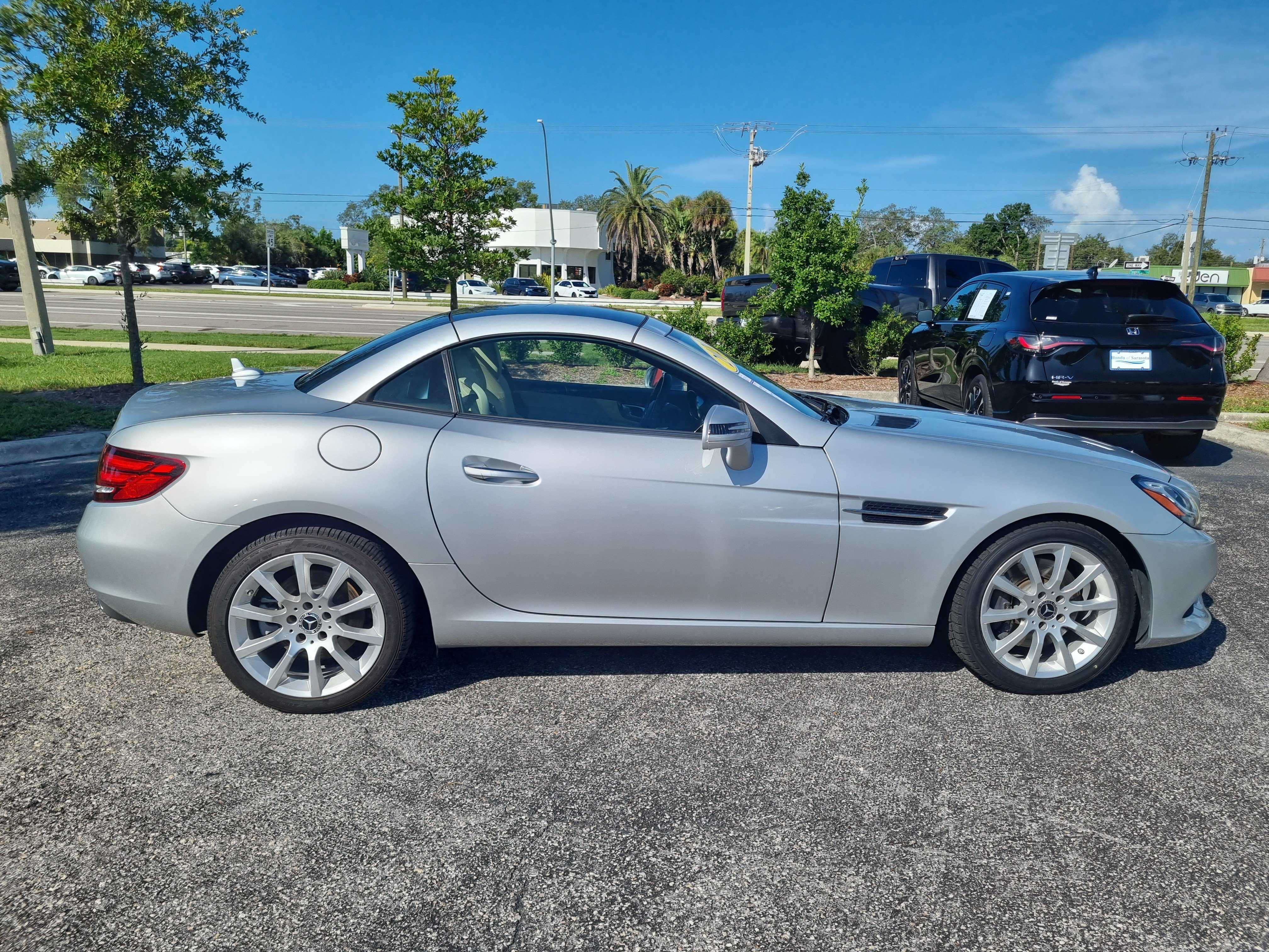 Used 2020 Mercedes-Benz SLC 300 w/ Premium Package image 8