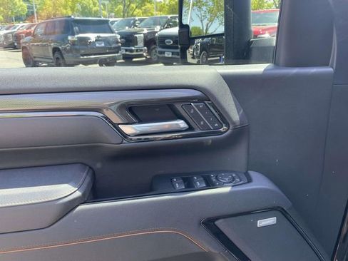 Used 2025 GMC Sierra 2500 AT4 w/ AT4 Premium Plus Package AWD/4WD image 13
