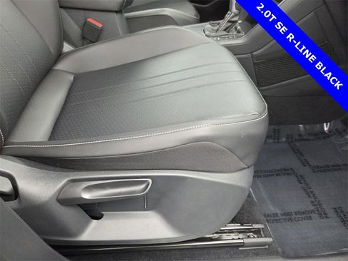 Used 2022 Volkswagen Tiguan SE R-Line image 17