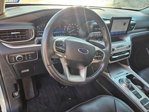 Used 2020 Ford Explorer XLT w/ Equipment Group 202A RWD image 8