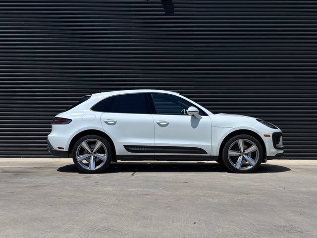 Certified 2024 Porsche Macan AWD/4WD image 8