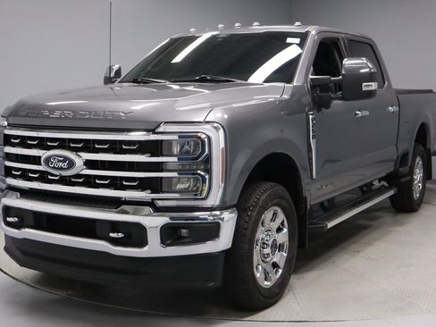 Certified 2024 Ford F250 Lariat w/ Chrome Package image 4