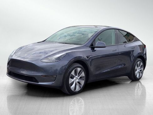 Used 2023 Tesla Model Y Long Range image 8
