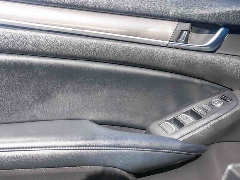 Used 2018 Honda Accord LX image 19