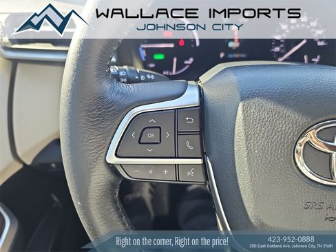 Used 2021 Toyota Sienna XLE image 18