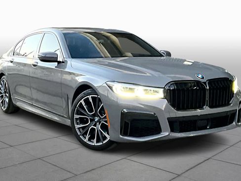 Used 2022 BMW 750i xDrive w/ Executive Package image 2