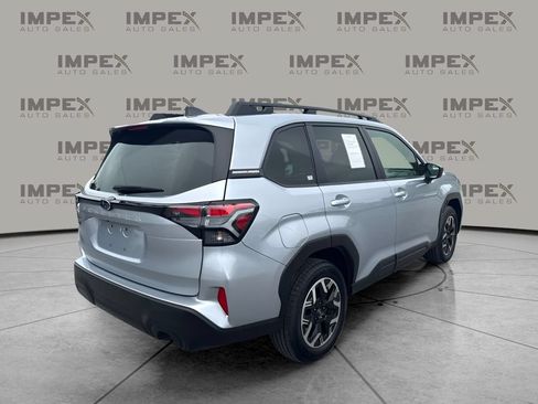 Used 2025 Subaru Forester Premium AWD/4WD image 3