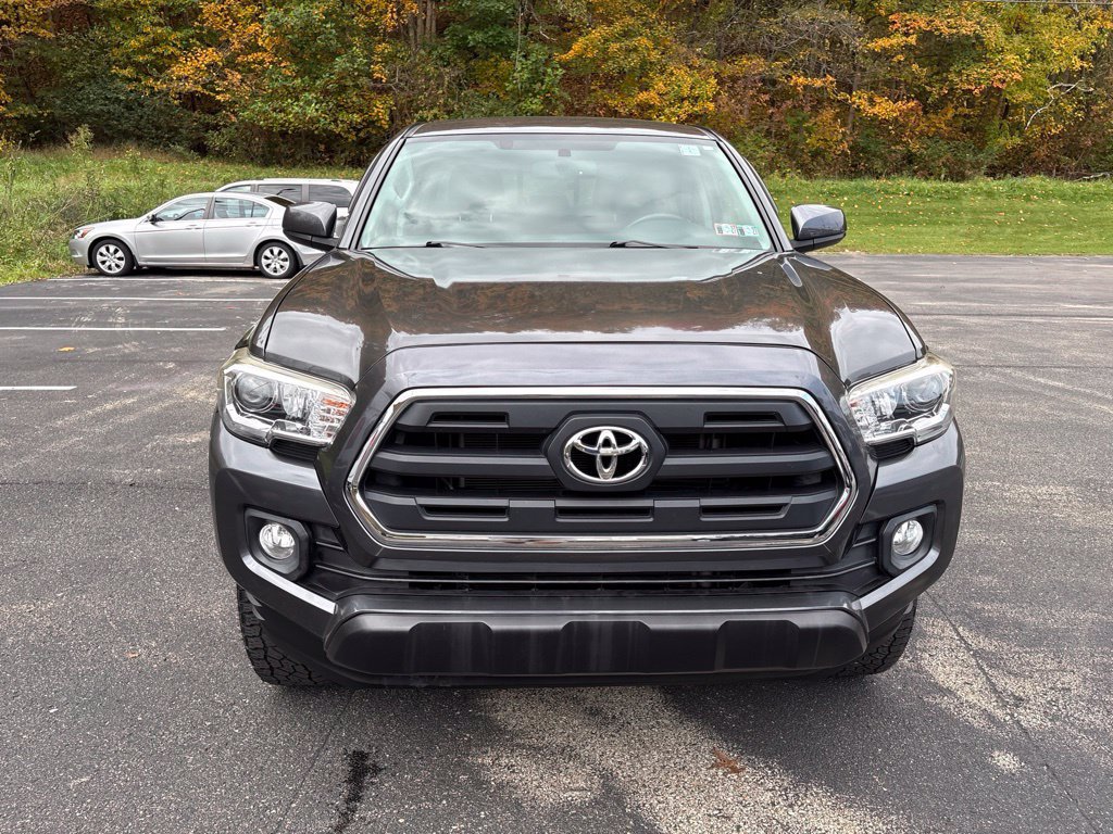 Used 2017 Toyota Tacoma SR5 w/ Tow Package AWD/4WD image 8