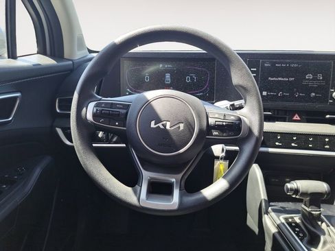 Used 2025 Kia Sportage LX image 12