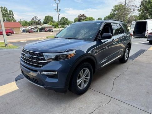 Used 2021 Ford Explorer XLT w/ Equipment Group 202A AWD/4WD image 8