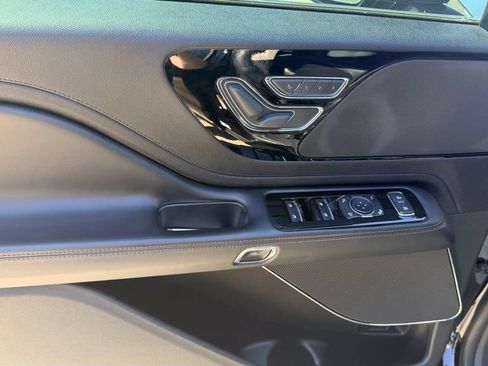 Used 2023 Lincoln Aviator AWD image 17
