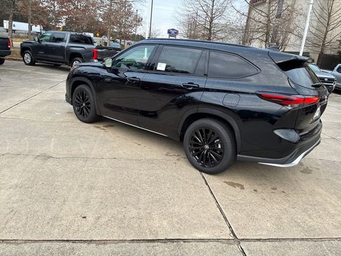 New 2026 Toyota Highlander XSE image 3