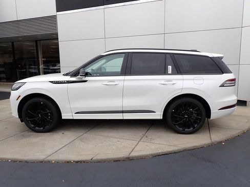 New 2026 Lincoln Aviator Reserve w/ Jet Appearance Package image 2