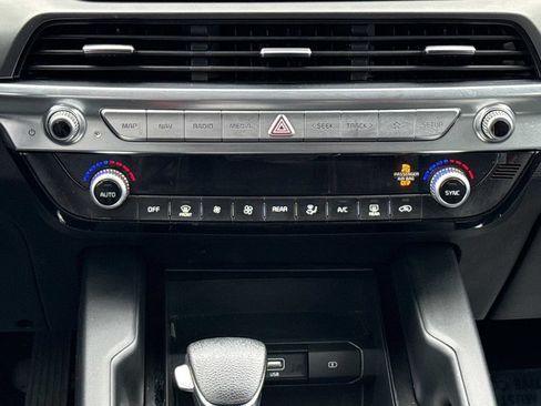 Used 2022 Kia Telluride LX AWD/4WD image 16