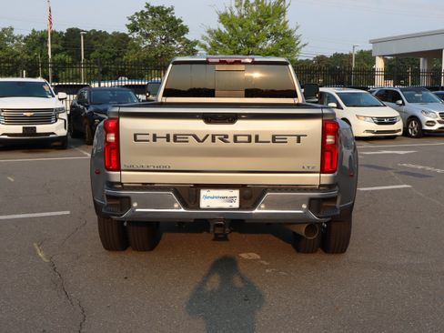 Used 2024 Chevrolet Silverado 3500 LTZ w/ LTZ Convenience Package AWD/4WD image 10