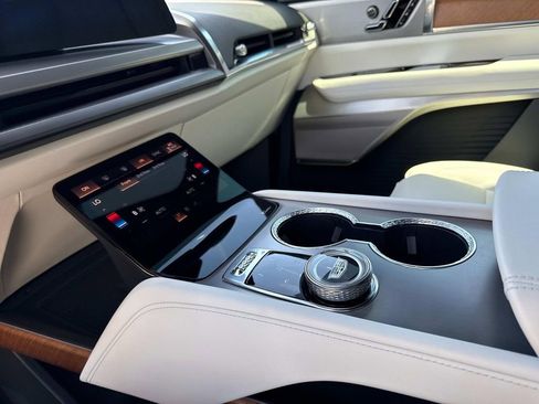 New 2026 Cadillac Vistiq Luxury image 24