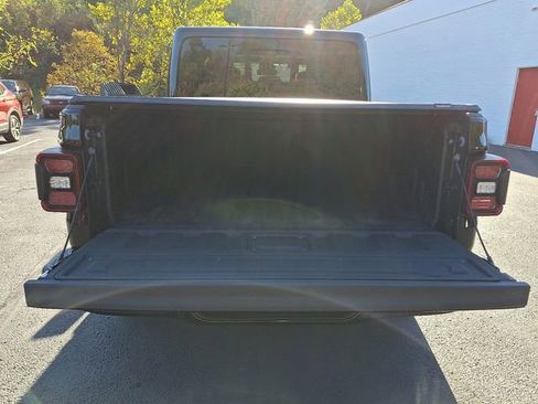 Used 2022 Jeep Gladiator Overland image 29