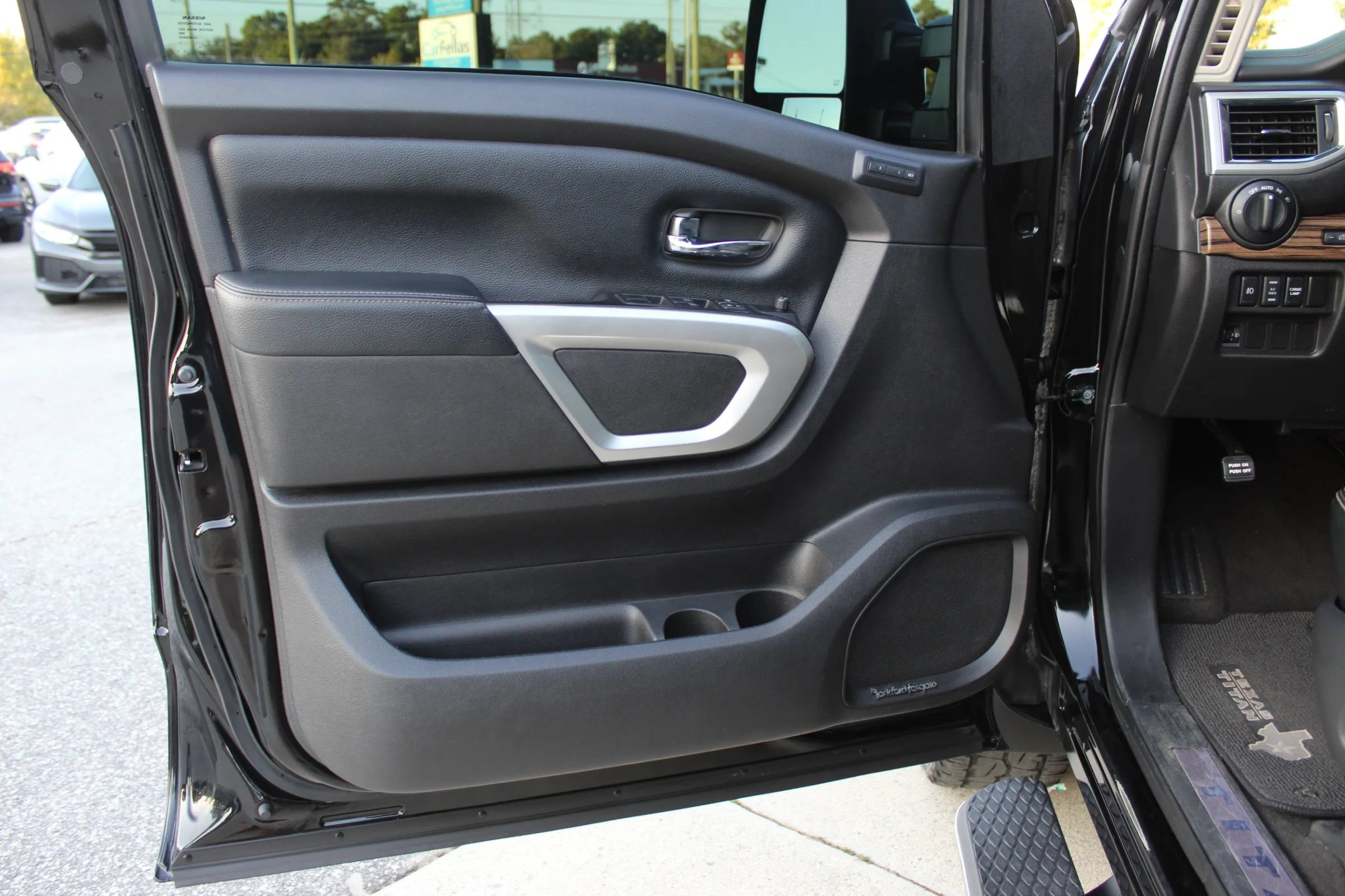 Used 2018 Nissan Titan SL w/ Texas Titan Edition AWD/4WD image 11