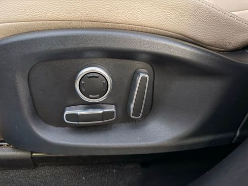 Used 2020 Jaguar F-PACE Premium image 17