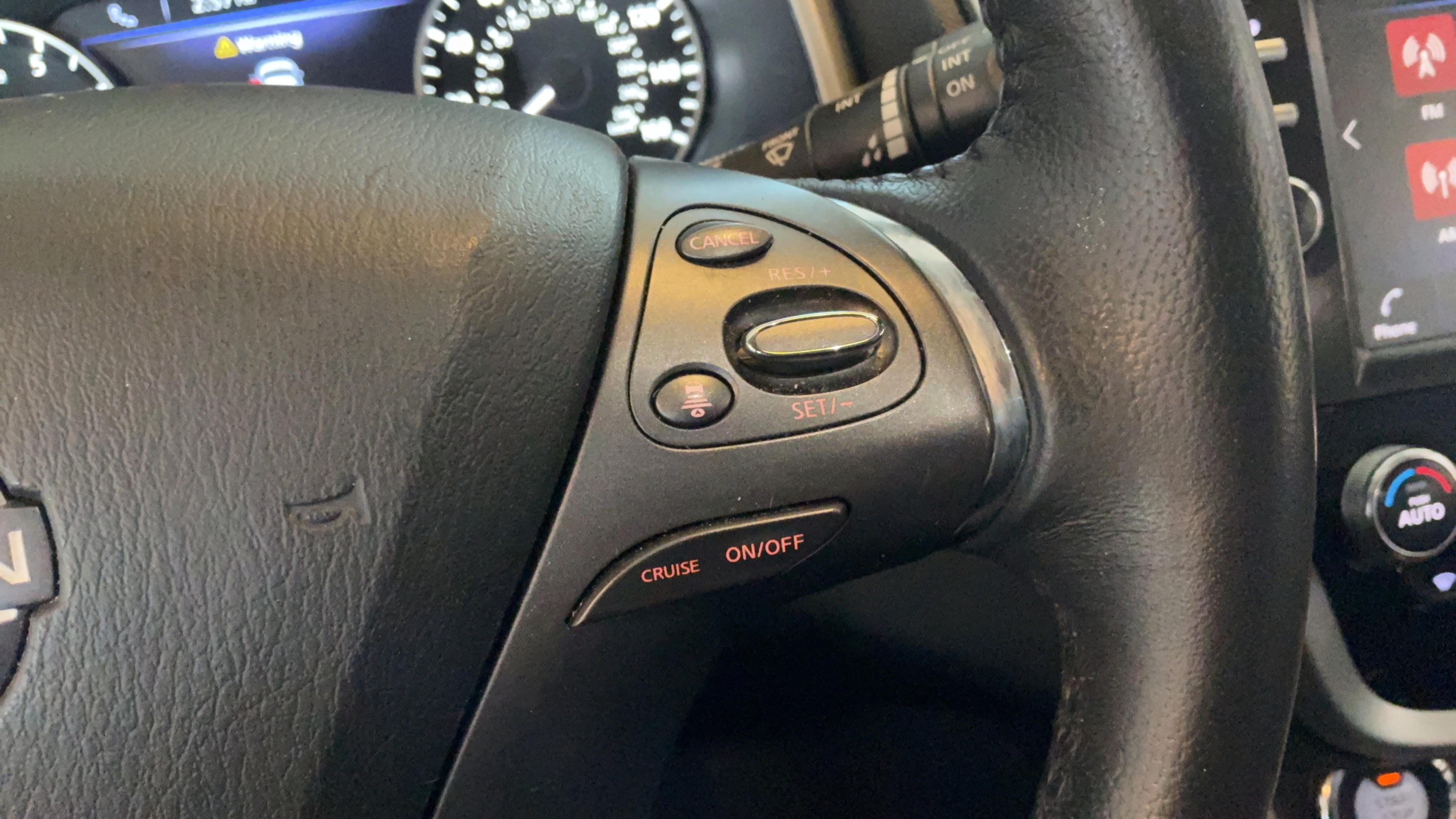 Used 2023 Nissan Murano SV FWD image 18