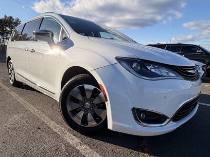 Used 2018 Chrysler Pacifica Limited w/ Advanced Safetytec Group